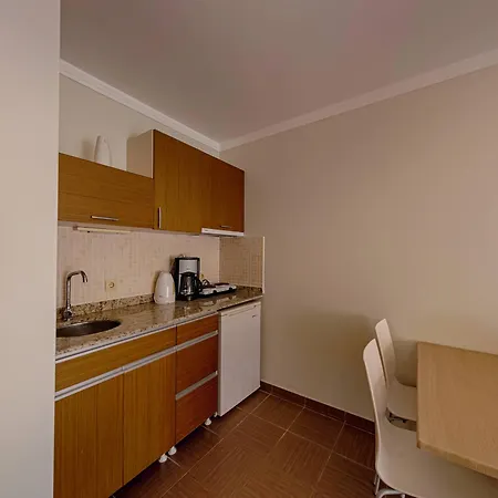 Otel Risus Side