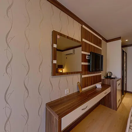 Hotel Risus Side