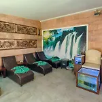 Risus Hotel Side