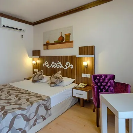 Risus Hotel Side